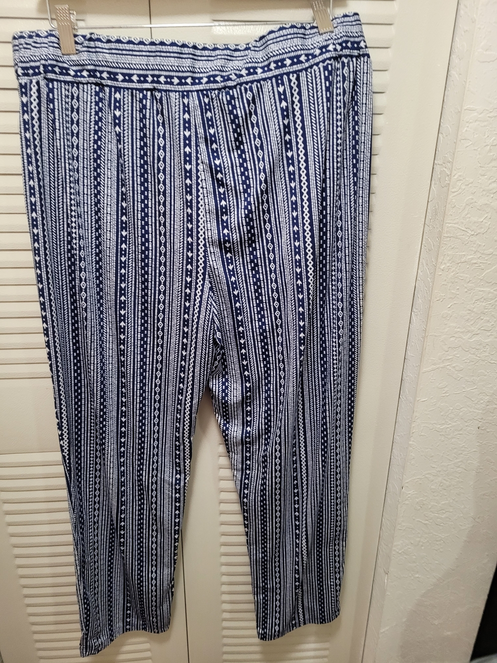 Robert Louis Blue and White Patterned Skirt - Picture 2 of 3